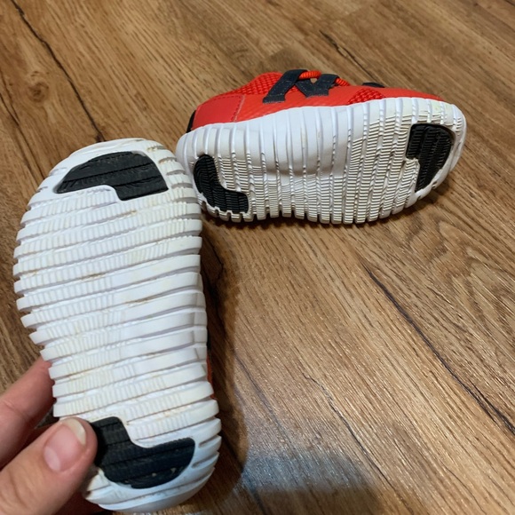 New Balance size 5 - Picture 3 of 6